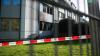 Unbekannte verübten am frühen Freitagmorgen einen Brandanschlag auf geplante Asylunterkunft in Bautzen. An der Fassade sind Brandspuren und eingeworfene Fenster zu sehen. Ab November sollen Asylbewerber das Gebäude beziehen.
