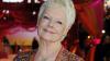 Dame Judi Dench lässt sich nicht die Lebensfreude nehmen.