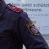 In Dornbirn Wallenmahd haben zwei vermeintliche Polizisten eine junge Frau angehalten. Bei einer "Verkehrskontrolle" kassierten die beiden Betrüger ein Bußgeld.  (Symbolbild)