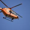 Rettungshubschrauber im Einsatz: Autofahrer prallt im Ostallgäu gegen Baum.  (Symbolbild).