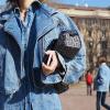 Mit einem Jeanshemd als Basis macht man diesen Sommer alles richtig.