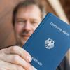 Wie ernst muss man Reichsbürger nehmen? Das Memminger Landgericht hat regelmäßig mit Reichsbürgern zu tun - per Post und in Verhandlungen