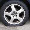 Am Dienstagabend ist eine 57-jährige Autofahrerin in Bad Wörishofen in einen sogenannten Krähenfuß gefahren. (Symbolbild) 