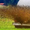 8.000 Liter Gülle auf die Straße gelaufen: Landwirt aus Babenhausen ruft nach Bedienungsfehler die Feuerwehr