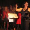 Das Kemptener Ensemble unter Mia Weirich hat in der Sonthofer Kultur-Werkstatt sichtlich Spaß am Singen