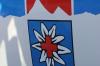 Betrunkene (57) möchte beim Autoschlüsselsuchen helfen und stürzt Abhang in Oberstaufen hinunter