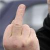 Mittelfinger gezeigt: Autofahrer merkt sich Kennzeichen und kontaktiert Kaufbeurer Polizei