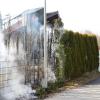 Gefährliche Gartenarbeit: Mann brennt versehentlich Thujahecke in Kaufbeuren ab