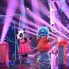 In Folge 4 von „The Masked Singer“ 2024 am 7. Dezember traten noch sieben Kostüme auf - wie der Panda und Willi W. zum Beispiel. Wer ist raus? Und wer ist weiterhin dabei? In diesem Artikel finden Sie die Antworten.