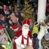 Der Andrang und die Freude der Kinder war groß, als der Nikolaus den Meitinger Weihnachtsmarkt besuchte. 