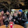 Es herrschte fröhliche Stimmung auf dem Weihnachtsmarkt in Burtenbach. Die Besucher stimmten sich bei Glühwein, Grillwurst und Punsch auf die besinnliche Zeit ein.