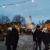 Das Wetter war nicht optimal bei der Eröffnung des Affinger Weihnachtsmarktes am Samstag. Dennoch kamen viele Menschen gerne in den Schlosshof, um das besondere weihnachtliche Ambiente zu genießen.