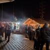 Der Regen schreckte die Menschen nicht von einem Besuch des Adelzhausener Christkindlmarktes ab.