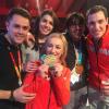 Die beiden Oberstdorfer Eiskunstläufer Aljona Savchenko (vorne) und Bruno Massot (rechts) nach ihrer Goldmedaille bei den Olympischen Spielen 2018 in Pyeongchang im Deutschen Haus. Mit dabei die Lebenspartner der beiden Sportler: Links Liam Cross (Aljona), Zweite von links Sophie Levaufre (Bruno). Zweiter von rechts: Trainer Jean-Francois Ballester.