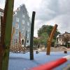 Der Hof der Wittelsbacher Schule bekommt ein ganz neues Gesicht. Dazu gehören Spielgeräte und ein neues Kunstrasenfeld. Rechtzeitig vor der Festwoche sollen die wichtigsten Arbeiten fertig sein. 
