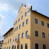 Gelbe Farbe, verschnörkelte Fassade: Das ehemalige Hotel Sailer in der Babenhauser Judengasse ist ein Blickfang. Bald soll an dieser Stelle eine Wohnanlage entstehen.