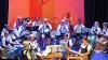 Die Irseer Heubodenmusik (hinten) und das Quartett der Zithervereinigung Kaufbeuren und Umgebung (vorne) gestalteten den Heimatabend zum Tänzelfest im Kaufbeurer Stadttheater mit.