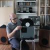 Um die 200 Schallplatten besitzt Holger Heckelmüller. Wichtiger sind ihm die Geräte, die sie abspielen. Davon stehen in seiner Wohnung zahlreiche, genauso wie Verstärker, Tonbandgeräte und Lautsprecher. 