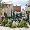 Rund um die Mindelheimer Gaststätte Weberhaus (rechts) ist die Freifläche neu gestaltet worden. So kommen auch die übrigen historischen Gebäude noch besser zur Geltung, wie die Stadtbücherei links im Hintergrund.