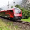 Die Bahntrasse über den Arlbergpass führt durch steiles Gelände. Um die Sicherheit zu gewährleisten, führen die Österreichischen Bundesbahnen derzeit Wartungsarbeiten an Schienen, Brücken und Tunneln durch. 