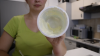 Life Hack #92: Schmand ohne Reste aus Becher holen