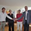 Barbara Terzis (Zweite von links) ist die neue Leiterin des Caritas-Seniorenzentrums St. Martin in Lindenberg. Sie folgt auf Johann Schaule (rechts), der sich für eine neue berufliche Herausforderung entschieden hat. Mit im Bild sind Pflegedienstleiter Michael Maass (links) und Brigitta Hofmann, Geschäftsführerin der CAB Caritas Augsburg Betriebsträger GmbH.