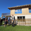 Pfarrer Johannes Netzer (rechts) segnete die Erweiterung des Kindergartens St. Peter und Paul in Oberstaufen samt der neu gestalteten Außenanlagen. Mit dabei (von links) Leiterin Regina Dreser, Kindergarten-Verwalter Martin Dorner, Bürgermeister Martin Beckel, Landtagsabgeordneter Eric Beißwenger.