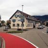 Am Gasthof zur Traube in Sonthofen bilden die fünf Straßenzüge regelrecht eine Doppelkreuzung. Nun überlegt die Stadt, dort die Einmündung der Grüntenstraße zwischen Traube und Wäscherei Müller aufzulassen. Damit ließe sich für Radler auch die Querung der Blumenstraße sicherer gestalten.