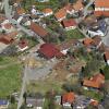 Prägend: Im Westen der Mühlstraße liegen (von der Bildmitte nach links oben) die Säge und drei weitere Häuser sowie Grünflächen, die mit dem Bebauungsplan Mühlstraße Süd überplant werden sollen. 