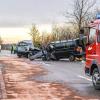 Bei einem Frontalzusammenstoß zweier Fahrzeuge sind sieben Menschen verletzt worden.