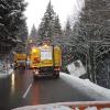 Lkw-Fahrer kommt bei Oberstdorf von B19 ab und rutscht Abhang hinab