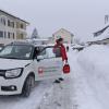 Auch bei Schnee und Eis fahren die Mitarbeiter der Caritas-Sozialstation Westallgäu zu ihren Patienten – so wie Corinna Reiß, die gestern in Lindenberg unterwegs war. Das Durchkommen ist derzeit kein Problem.