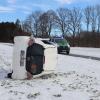 Auf schneeglatter Fahrbahn überschlug sich das Fahrzeug einer 20-Jährigen Autofahrerin.