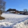 Im Dreieck zwischen dem Radweg Richtung Röthenbach (rechts), der Wohnbebauung An der Alp (links) und dem Höhenzug im Hintergrund entsteht ein neues Wohngebiet in Lindenberg. Maximal 57 Wohneinheiten können dort entstehen.