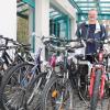 Martin Waldmann ist zufrieden: der Bastler aus Marktoberdorf hat bei der Fundauktion gleich zehn Fahrräder ersteigert.