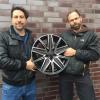 Timo Schorn aus Immenstadt (rechts) und sein Cousin Guido Abt haben Felgen entwickelt, die Leuchten. Die beiden präsentieren ihre Erfindung bei der ProSieben-Show "Das Ding des Jahres".