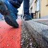 Der Höhenunterschied zwischen Geh- und Radweg vor dem Hotel Hasen sehen viele Frauen als Gefahrenstelle.