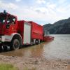 Bei einem Ernstfall am Weißensee muss das Rettungsboot der Feuerwehr am Badeplatz noch recht umständlich zu Wasser gelassen werden. Dazu kommt: Wegen im Weg stehender Schaulustiger und zugeparkter Flächen kann es länger dauern, bis die Rettungskräfte ihren Einsatz starten können. (Archivfoto)