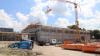 Vor gut zwei Monaten hat die Sanierung der Dreifachturnhalle im Schulzentrum begonnen. Inzwischen ist der neue Dachstuhl fertig.