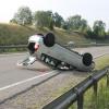 Auf der B19 bei Waltenhofen hat sich ein Auto überschlagen. 