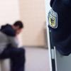 Verhaftet: Bundespolizisten nehmen gesuchten Kriminellen fest. (Symbolbild)