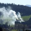 Ein 57-jähriger Weißensberger hatte ein Mott-Feuer angemeldet. Eine Anwohnerin konnte den Brand nicht lokalisieren und rief die Polizei. (Symbolbild)