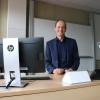 Michael Gschnaidner in einem der neu ausgestatteten Klassenräume. Die Digitalisierung ist für den neuen Schulleiter ein wichtiger Punkt.