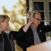 Erstaunlich, was alles im Verlauf von zwei Jahren in Buchloe gefunden wird! Am vergangenen Samstag versteigerte die Stadt ihre aktuelle Sammlung, darunter rund 40 Fahrräder.Rathaus-Gechäftsstellenleiter Arthur Salger (r.) und die Leiterin des Fundamts, Ingrid Knülle (l.), führten die Versteigerung routiniert durch.