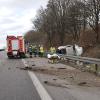 Auf der A7 bei Memmingen ist ein Autofahrer nach einem Unfall in seinem Auto eingeklemmt worden. 