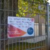 Solche Plakate hingen im Herbst außen am Zaun des Sonthofer Werks – aber nicht lange. 