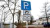 Der Wohnmobil-Parkplatz am Illerstadion soll erweitert werden. Der FCK fürchtet, dass das Vereinsheim (im Hintergrund) ins Abseits geraten könnte.