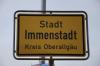 Die neue Abbundhalle soll bis 2021 auf dem bisherigen Holzlagerplatz der Berufsschule in Immenstadt entstehen. 