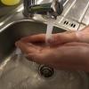 Personen sollen sich regelmäßig die Hände mit Seife waschen (Symbolbild). 