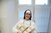 Schwester Franziska Brenner, Priorin der Bad Wörishofer Dominikanerinnen, verfügt über einen großen Vorrat an Toilettenpapier.